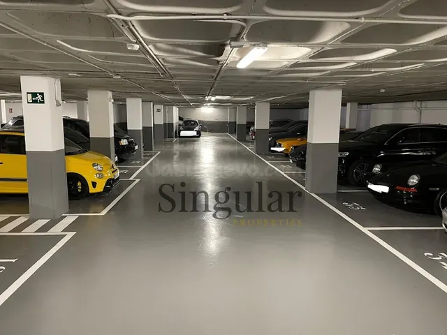 Parking en Vía Augusta, zona Tres Torres - foto 2