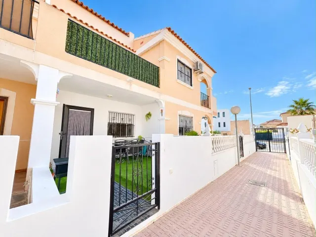 ADOADO CON SOLÁRIUM Y PISCINA EN ORIHUELA COSTA - foto 4