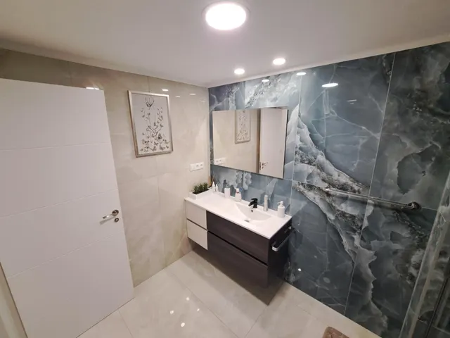 VIVIENDA COMPLETAMENTE REFORMADA Y PERFECTAMENTE EQUIPADA — 24