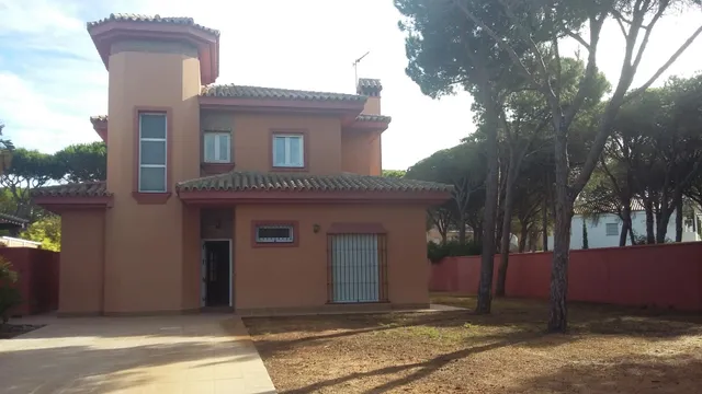 Gran chalet a 800 metros de la playa de La Barrosa en parcela de 1200 m2 — 3