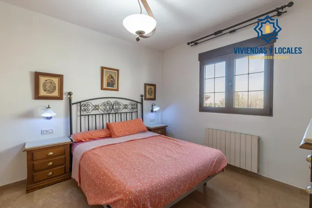 ADOSADA CON 4 DORMITORIOS, AMPLIAS TERRAZAS Y VISTAS A GRANADA Y SIERRA NEVADA — 15