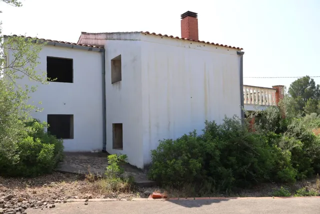 MASIA CON TERRENO, CON VISTAS CERCA DE VALL DALBA — 47