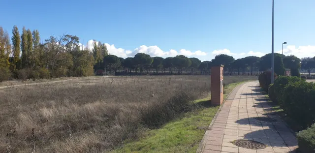 Urbis te ofrece parcelas urbanas en Aldeamayor de San Martín, Valladolid. — 18