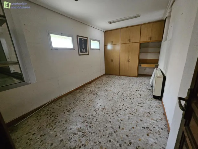 Venta de local en calle las calzadas — 8