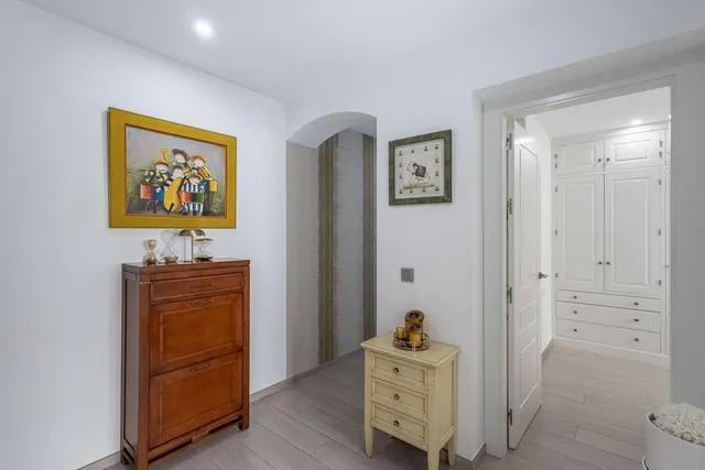 PISO COMPLETAMENTE REFORMADO EN CALLE RECOGIDAS — 33