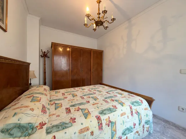 Casa con patio, terraza y acceso a dos calles en el centro de Beniarjó — 34