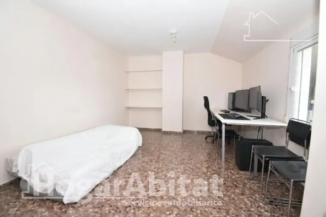 PRECIOSO ÁTIO CON TERRAZA Y TRES BALCONES — 17