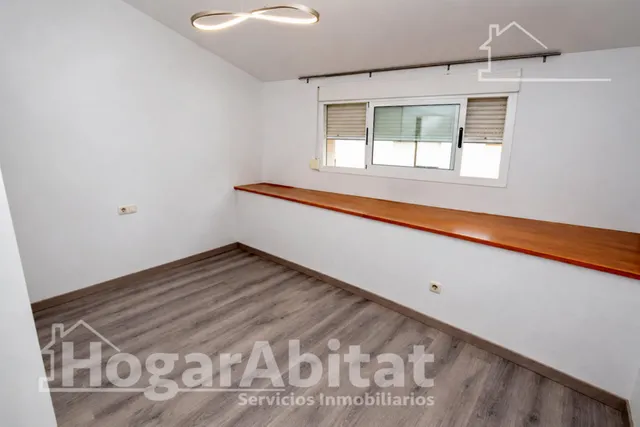 Amplitud y vistas panorámicas en este luminoso ático dúplex reformado con terraza y garaje junto a la universidad — 14