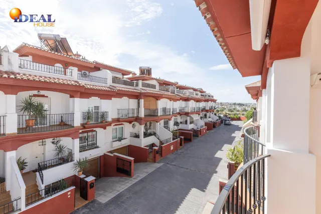 Adosada con 4 dormitorios, amplias terrazas y vistas a Granada y sierra nevada — 29