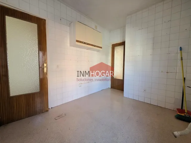 Amplia y luminosa vivienda en venta en la zona de san roque, Ávila — 9