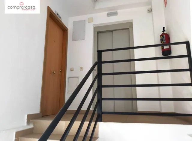 Ático Dúplex en Valdeacederas con Amplia Terraza y Comodidades Modernas — 14