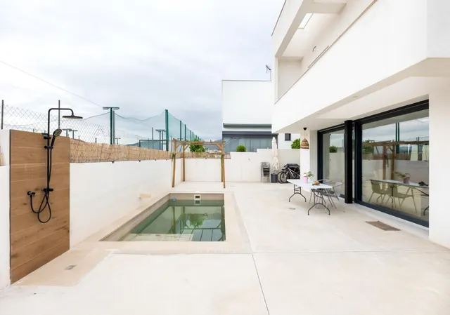 Bonita casa independiente de reestreno en zona residencial de la Zubia — 11