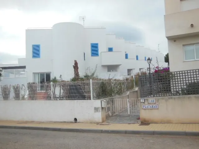 VIVIENDA UNIFAMILIAR ADOSADA OCUPADA POR PERSONA SIN JUSTO T - foto 2