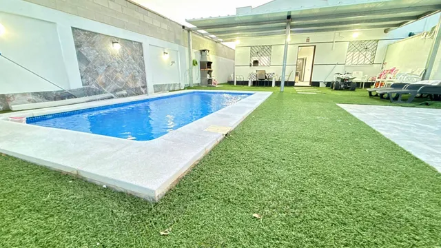 ESPECTACULAR VIVIENDA RUSTICA CON PISCINA Y PLACAS SOLARES E