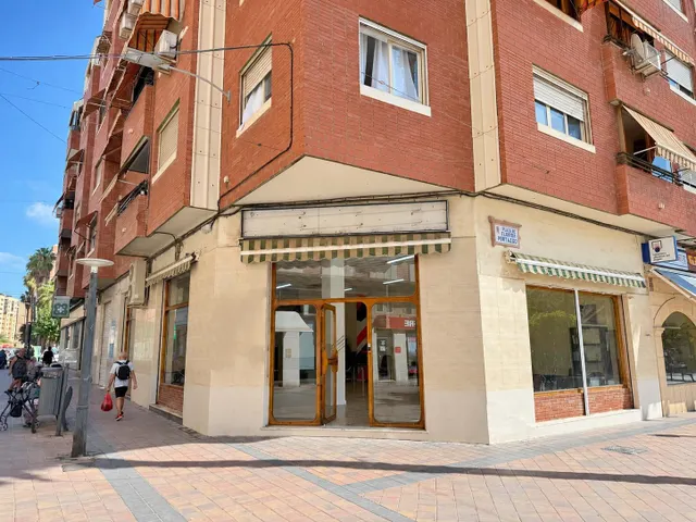 AMPLIO LOCAL EN ESQUINA EN PLAZA FLORIDA-PORTAZGO — 13