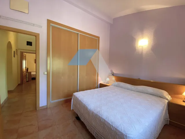 Chalet independiente con piscina en gran parcela rústica, rodeado de pinos y olivos – A menos de 1 km del Polideportivo Municipal de San Vicente del Raspeig — 38