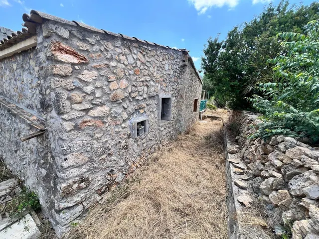 Finca rústica con vivienda en construcción en venta - foto 4