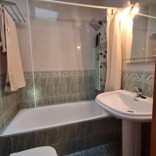 VIVE EN EL CENTRO: PISO CON ENCANTO EN LA PLAZA — 28