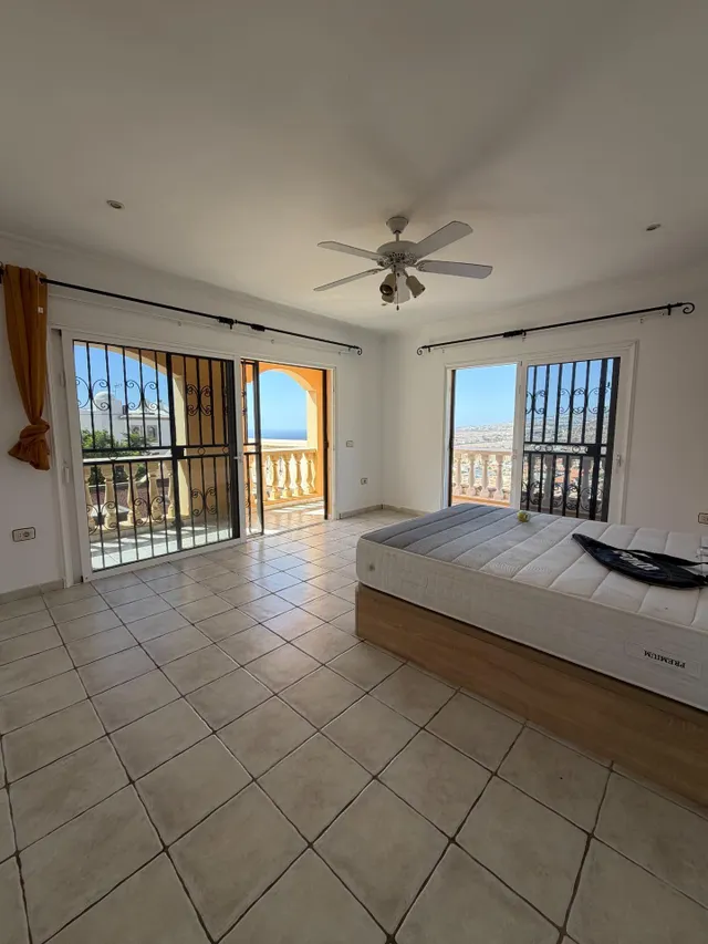 Villa con carácter, piscina privada y vistas al mar en Costa Adeje — 49