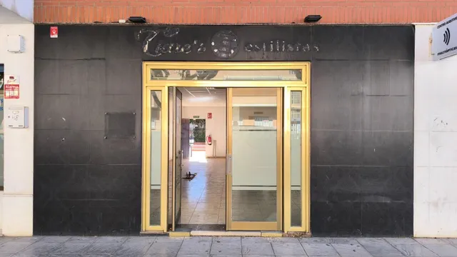 ALQUILER LOCAL COMERCIAL 57 m2 - CARRERA DEL PERÚ - ALMERÍA. - foto 2