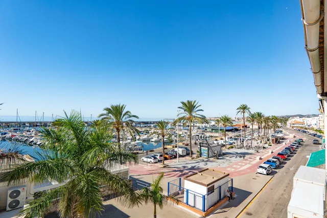 Piso en venta en Caleta de Vélez junto al mar — 22