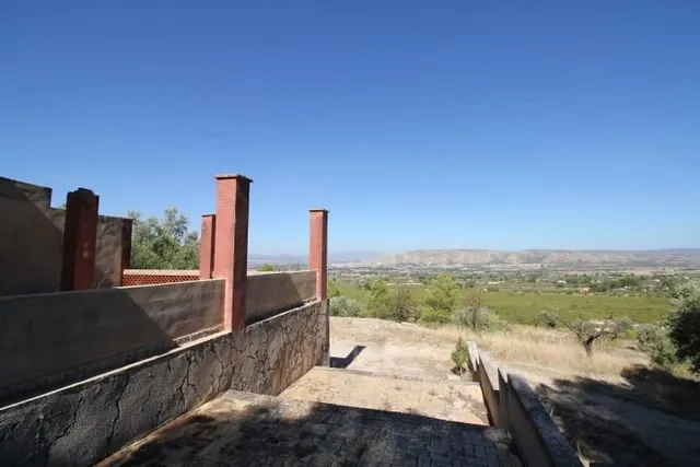 IMPRESIONANTE FINCA DE 30 HECTÁREAS CON TERRENO CULTIVABLE Y VISTAS PANORÁMICAS A VILLENA — 6