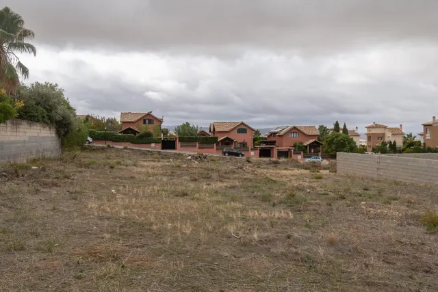 VENTA DE PARCELA EN LA URBANIZACIÓN CAÑADAS DEL PARQUE — 25
