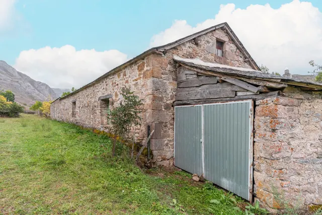 Casa, cuadra, pajar y fincas en venta en babia — 16