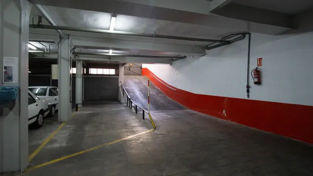 Garaje Cerrado para coche muy pequeño  en zona Avd. Acacias — 5