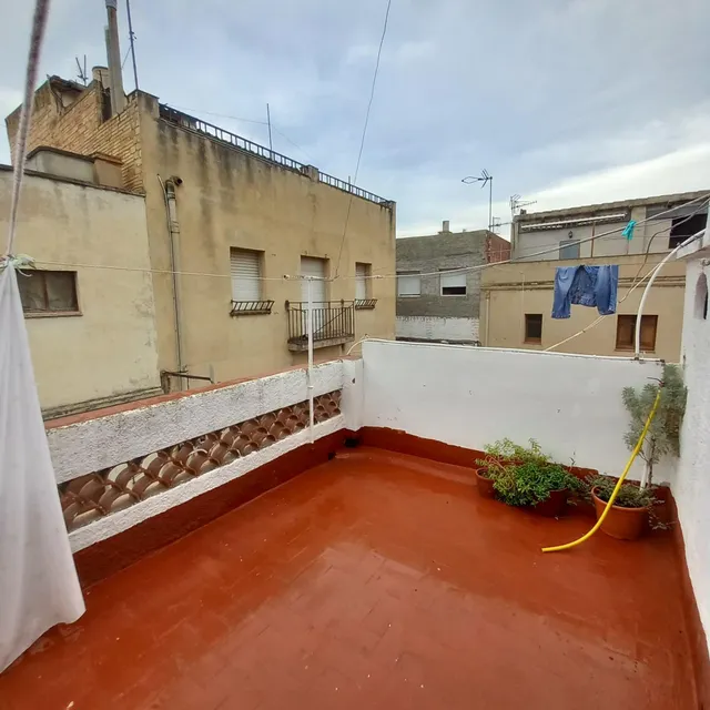 Casa adosada de tres plantas en Jesús, Tortosa. — 24