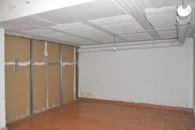 Tu próximo hogar en Sanlúcar la Mayor: tres dormitorios, patio y sótano — 15