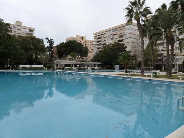 Vive la luz y el espacio en este amplio piso de Garden Playa! — 50