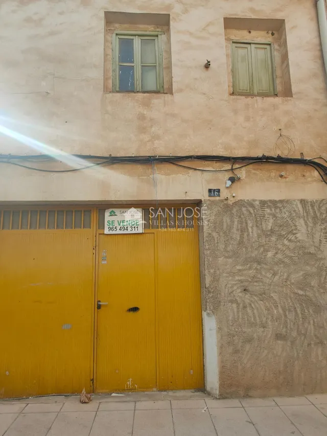 SE VENDE CASA SOLAR PARA REFORMAR O DERRIBAR EN EL CENTRO DE
