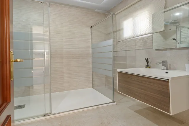 Chalet 4 habitaciones 223m² en venta - South of spain — 28