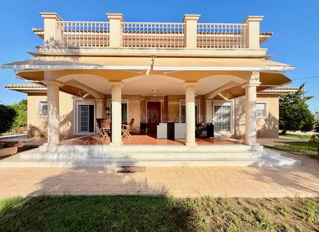 CHALET EXCLUSIVO EN ALZABARES ELCHE, CON PISCINA, ALTAS CALIDADES Y A SOLO 2 KM DEL HOSPITAL — 3