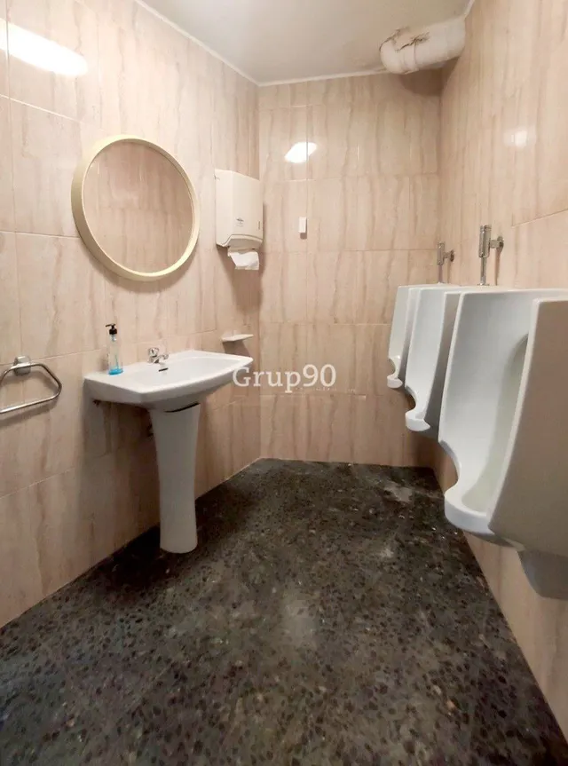 3 LOCALES COMERCIALES EN  ZONA INSTITUT — 18