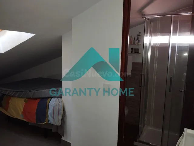 ¡SE ALQUILA APARTAMENTO ABUHARDILLADO REFORMADO! - foto 4
