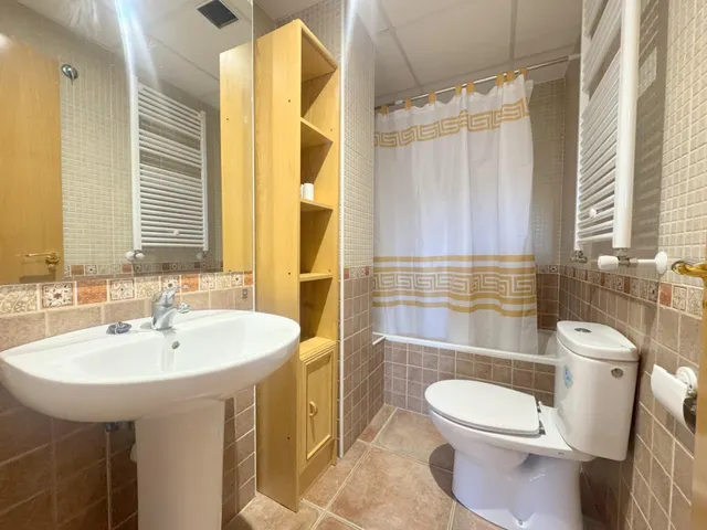 Amplio piso con 3 dormitorios, terraza y excelentes vistas en Las Navas del Marqués — 7