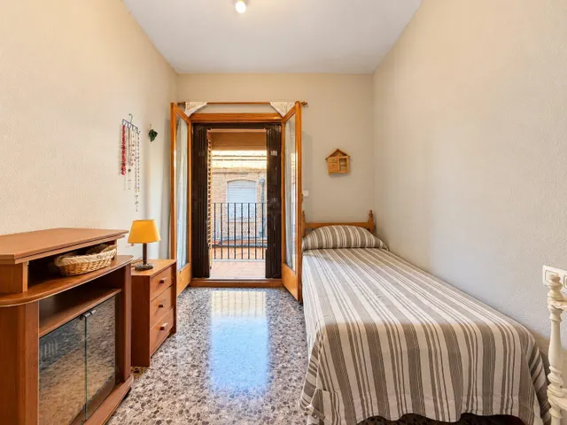 Adosado con gran patio, terraza y garaje en massarrojos, junto a Valencia — 9