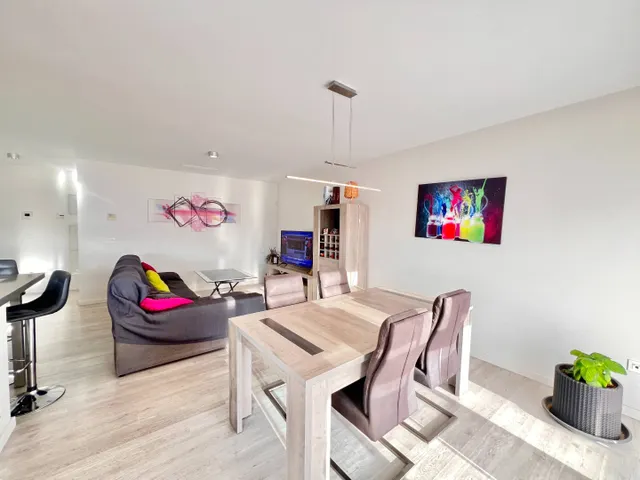 FANTASTICA VIVIENDA CERCA DEL TRAM — 8