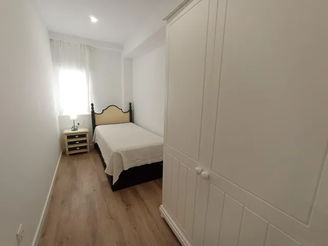 SE ALQUILA COQUETA VIVIENDA REFORMADA CON MUEBLES DE DISEÑO Y PLAZA DE GARAJE     ( DIPONIBLE EN NOVIEMBRE) — 14
