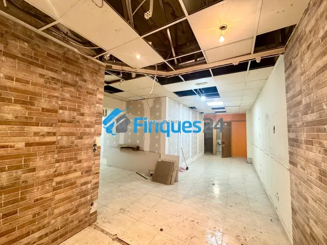 Local en venta – Carrer Magnet, Manresa (Centro) - foto 2
