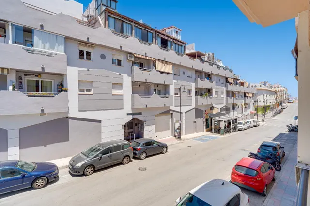 Piso de 2 dormitorios con terraza y garaje en las lagunas de Mijas — 14