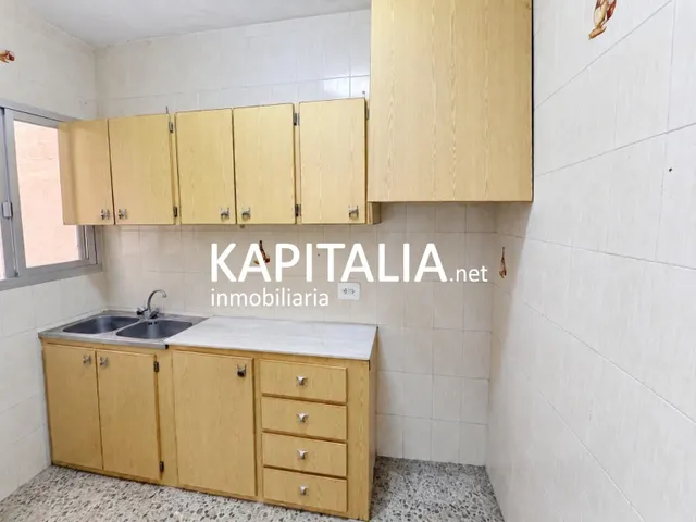 BONITA CASA A LA VENTA CON GARAJE EN BOLBAITE — 9