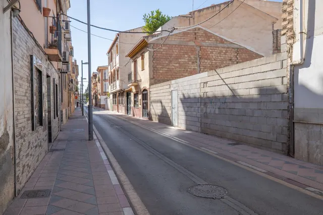 EXCELENTE SOLAR EN VENTA EN ARMILLA (JUNTO PLAZA ESPAÑA) — 2