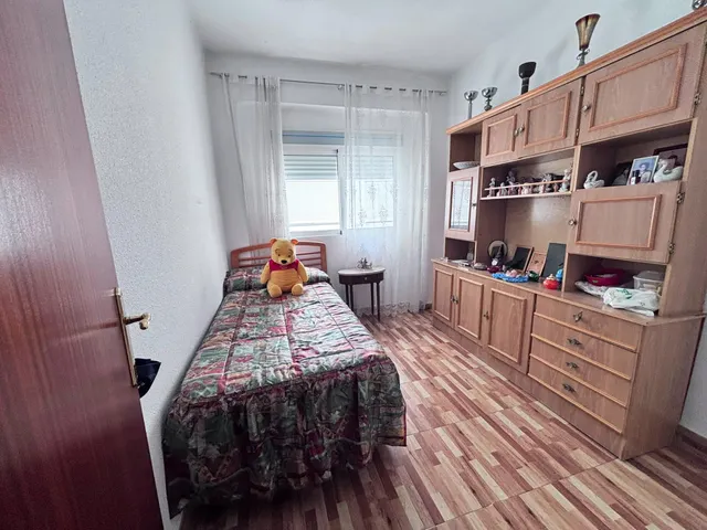 Amplia vivienda de 4 dormitorios y ascensor en carolinas altas. — 14