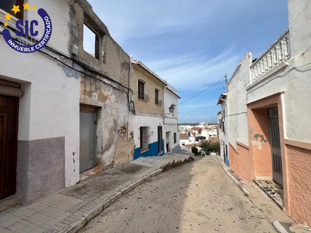 Solar listo para edificar, en casco Histórico, para hacer tu