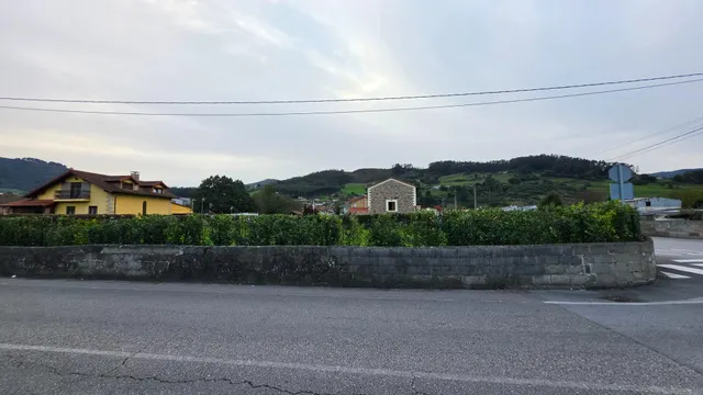 ¡Oportunidad única en Los Corrales de Buelna! Espectacular parcela urbana en esquina — 7