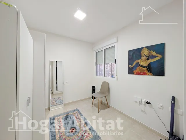 REFORMADO CON TERRAZA, PISCINA Y GARAJE CERCA DE LA PLAYA — 32