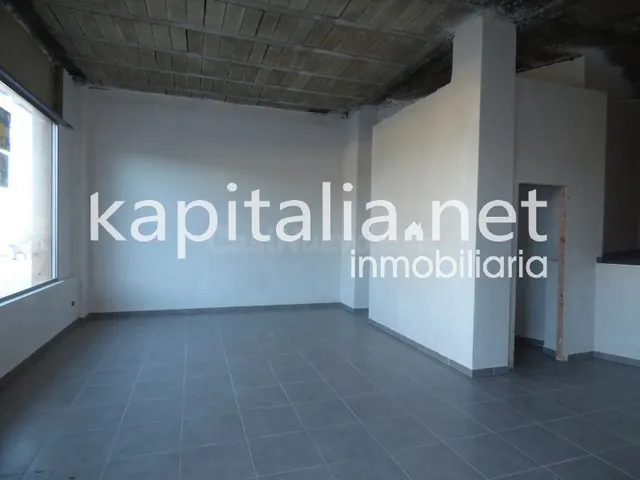 Local en alquiler y venta en el barrio de san Jose - foto 4